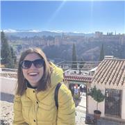 Profesora de Psicología imparte clases a alumnos/as estudiantes del grado en Psicología